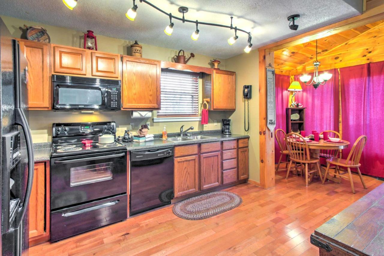 Villa Tree Top Dream Cabin With Hot Tub In Gatlinburg! Extérieur photo